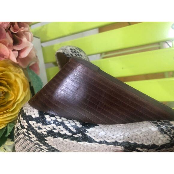 Tory Burch Python Print Molly Wedge in Natural/Gold 6M(sh900 - Picture 8 of 10